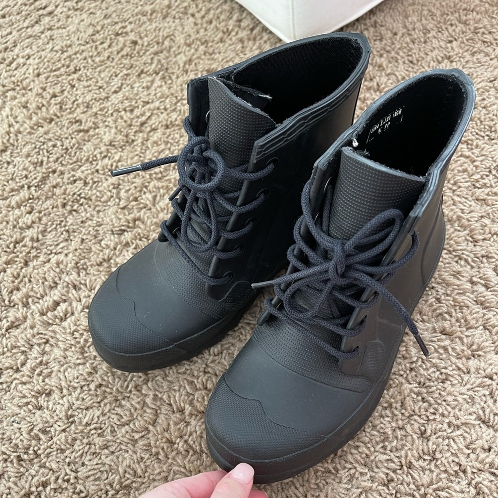 Hunter Black Rainboots